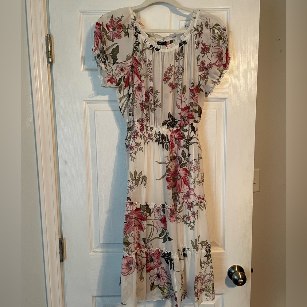 Chic Floral Midi Dress in Cream and Pink